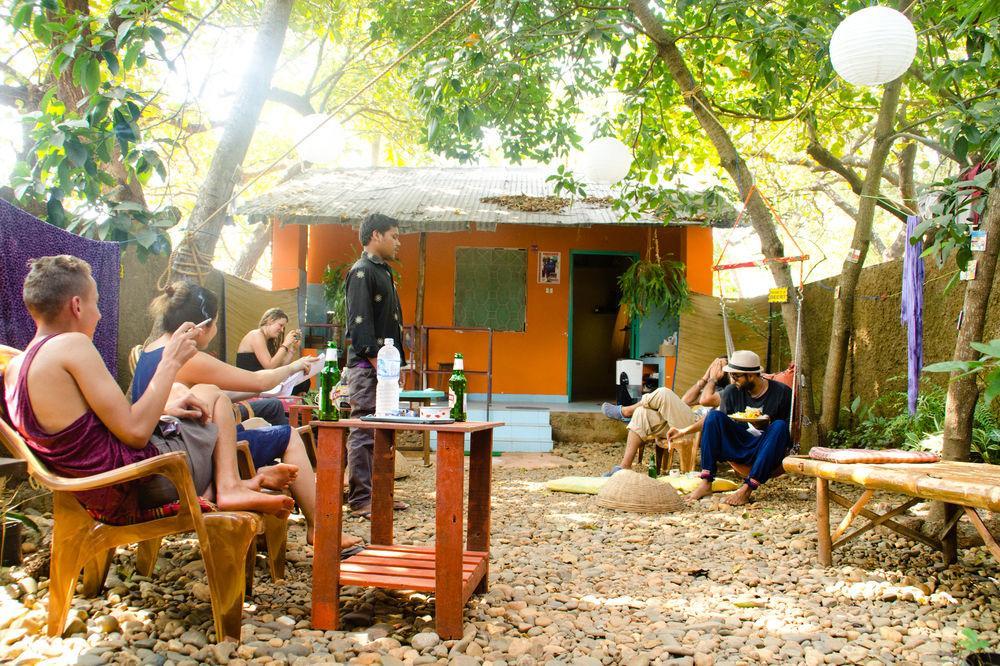 Bricks And Bamboo Hostel Anjuna Exterior foto